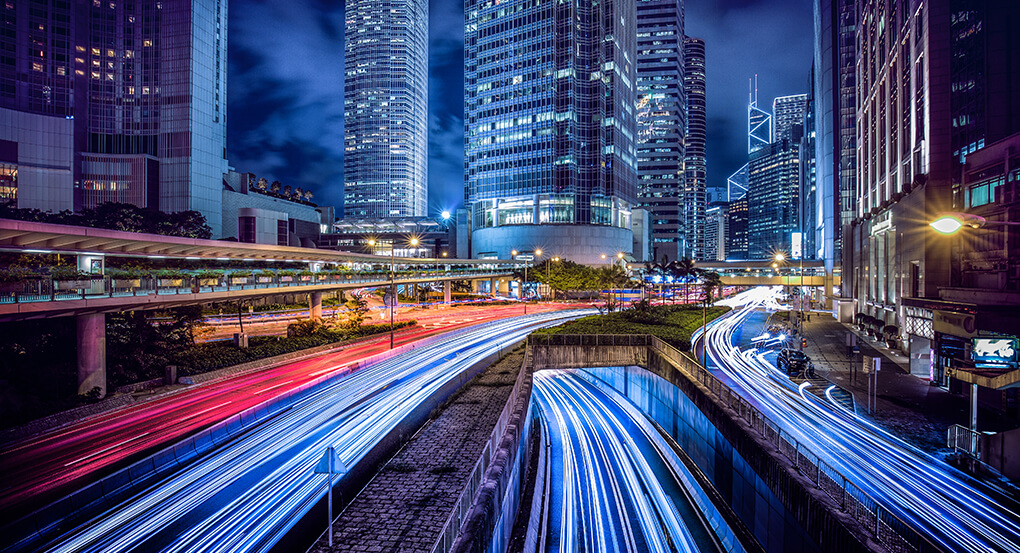 香港连接地区内多个重要市场，拥有绝对的地理优势，是企业在中国内地及亚洲发展业务的理想据点。